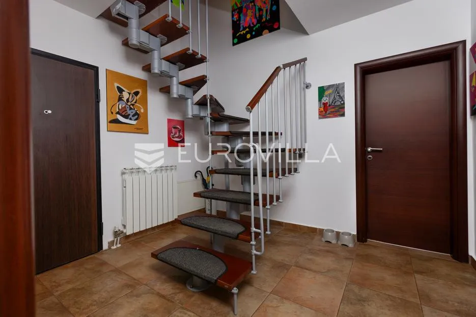 viškovo, marčelji, odličan peterosoban stan 151 m², dvoetažan - slika 14