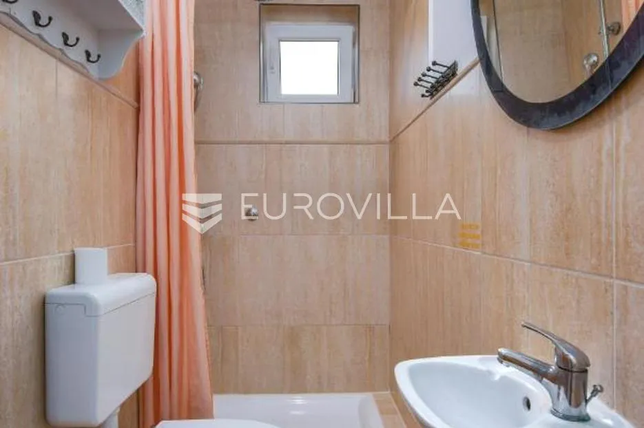 banjole, prekrasna uređena kuća nkp 350 m2 na velikoj okućnici od 3300 m2 - slika 27