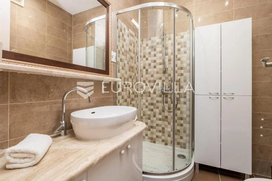 rijeka, centar, dva luksuzna studio apartmana u strogom centru - slika 31