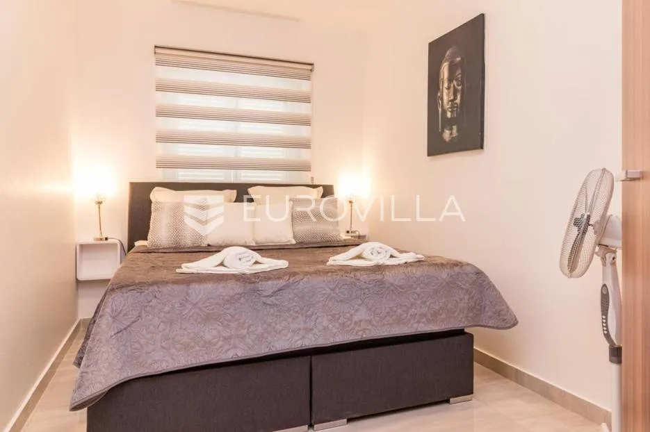 medulin, trosoban stan sa bazenom, privatni parking, neto korisna površina 80 m² - slika 11