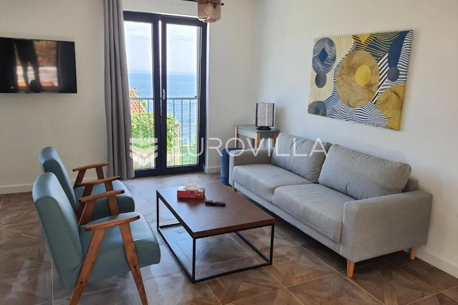 Lovran, predivna kuća s tri apartmana 50 m od mora - Medveja, Lovran