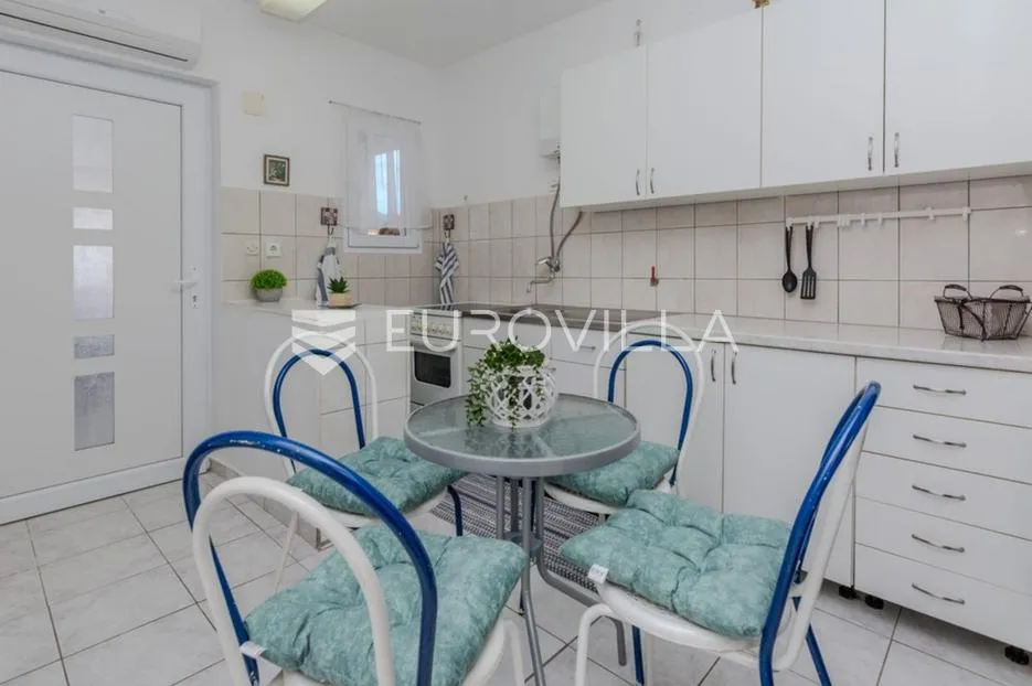 vir, apartmanska kuća s 3 jedinice, velikom okućnicom i potencijalom za bazen blizu centra - slika 30