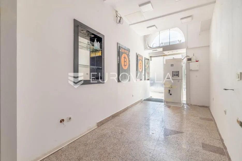 Zagreb, Strogi centar, pješačka zona, ulični poslovni prostor 14 m2, TOP lokacija