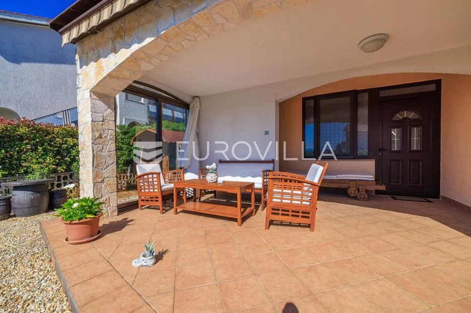krk, punat, samostojeća kuća s dva apartmana po 100 m², studio apartman, bazen, garaža, sauna - slika 6