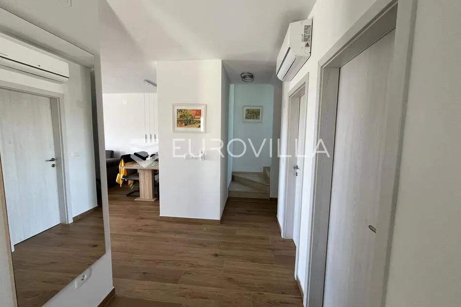 istra, umag, moderna dvojna kuća nkp 169 m2 s bazenom u mirnom okruženju - slika 4