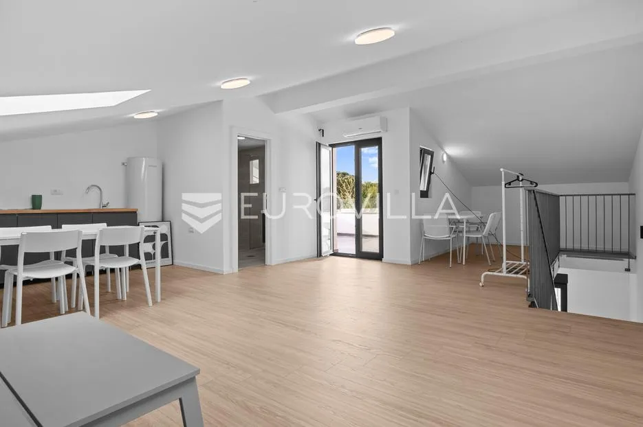 istra, poreč, dvojna kuća 168 m² s 4 spavaće sobe i 3 parkirna mjesta - slika 28