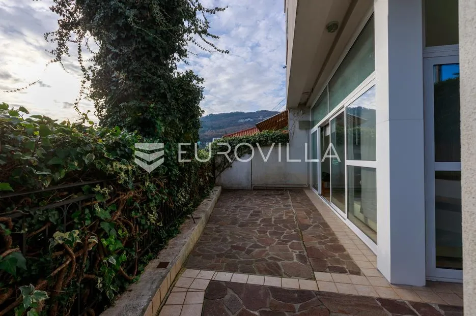 opatija, centar, dvoetažan stan 147 m², vrt, pogled na more - slika 25