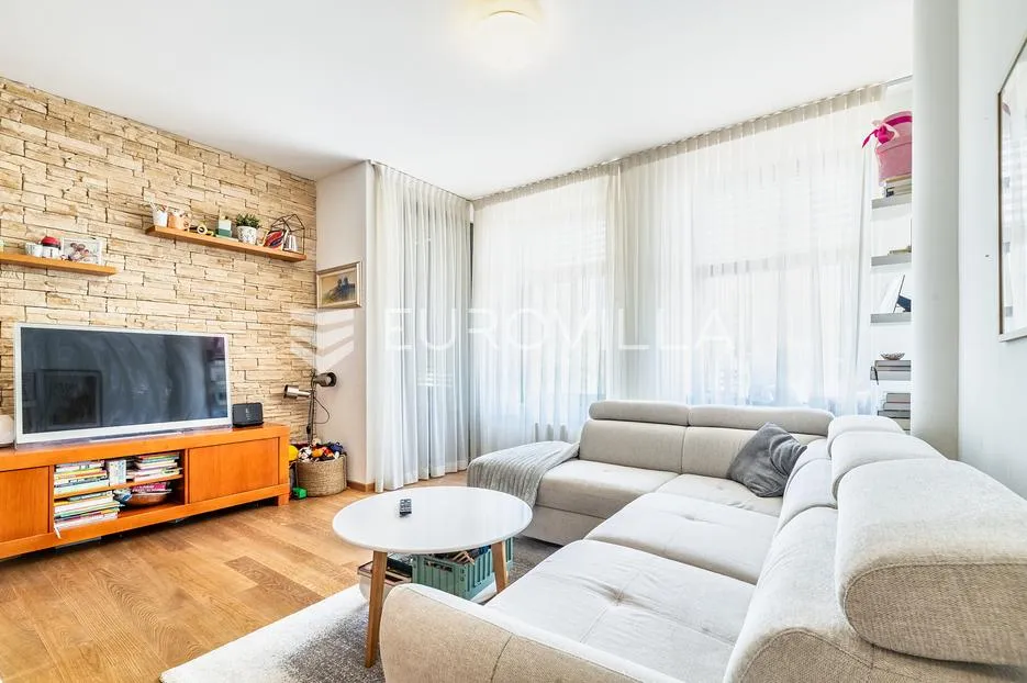 zagreb, maksimir, prekrasan trosoban stan, garažno parking mjesto, spremište, 77 m² - slika 2
