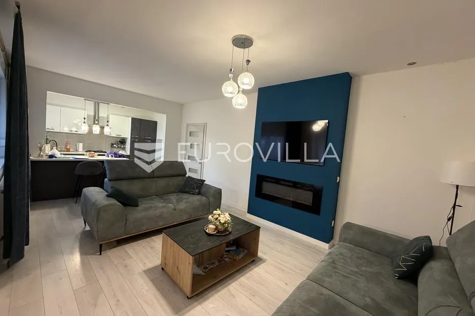 đakovo, centar, novouređena kuća 250 m² - slika 5