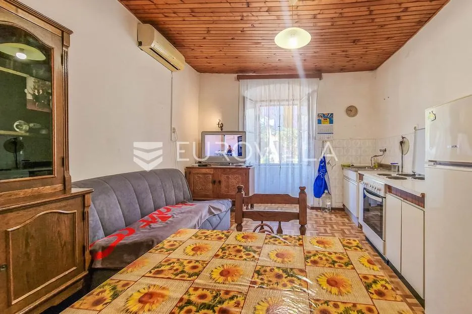 Istra, Novigrad, stan 78 m² u starogratskoj jezgri za adaptaciju