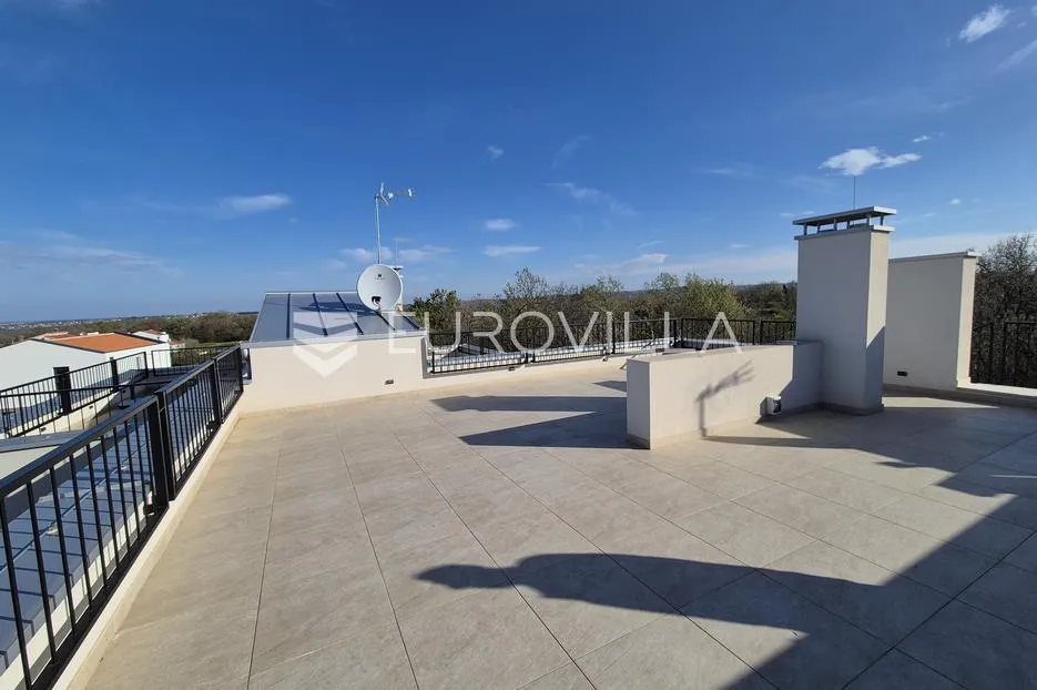 istra, poreč, dvosoban stan sa krovnom terasom i panoramskim pogledom na more - slika 15