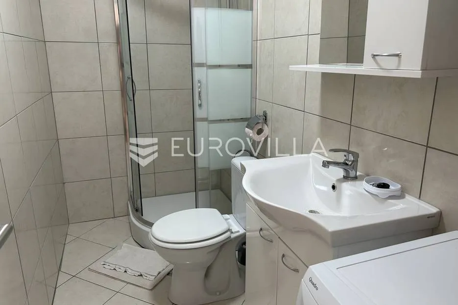 novalja, novouređena kuća s tri apartmana u centru grada - slika 26