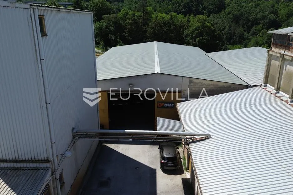 istra, pazin, prostrana hala na traženoj lokaciji - slika 4