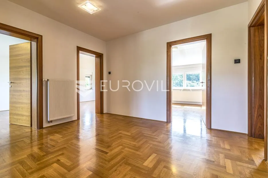 zagreb, šestine, prekrasna kuća s velikim vrtom i bazenom 300 m2 - slika 10
