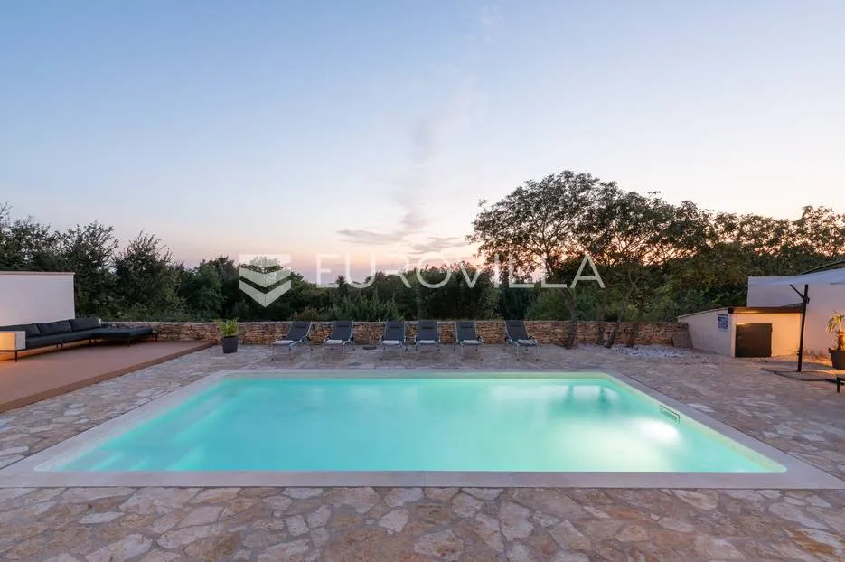 istra, svetvinčenat, prekrasna kamena katnica s bazenom 32 m² i jacuzzijem, 155 m² - slika 14