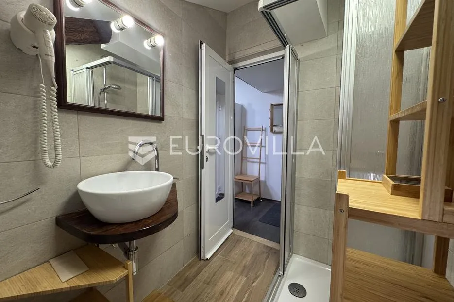 istra, rovinj, funkcionalan studio 19.8 m² na 4. katu u centru grada - slika 11