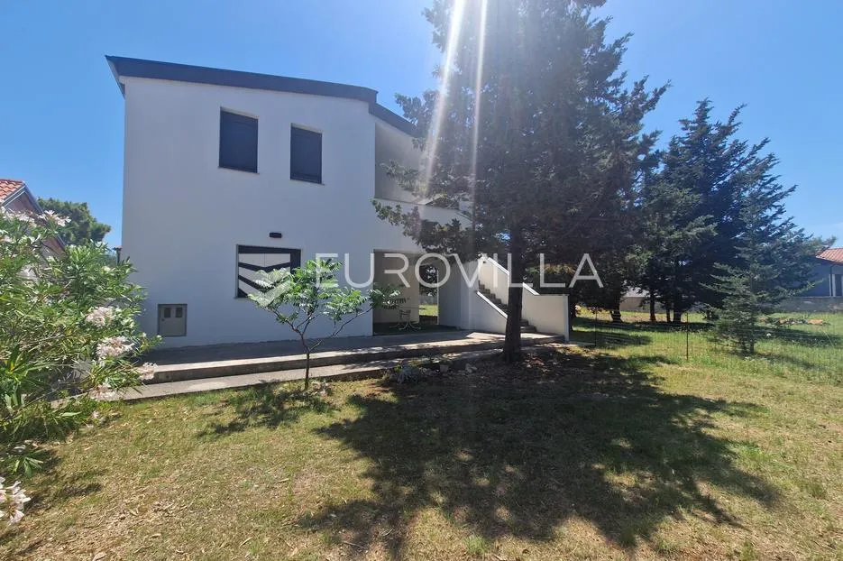 vir, samostojeća kuća s uređenim apartmanom i roh bau katom, 500 m od mora - slika 3