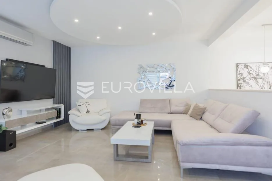 podstrana, strožanac, prekrasan dvoetažan penthouse - slika 3
