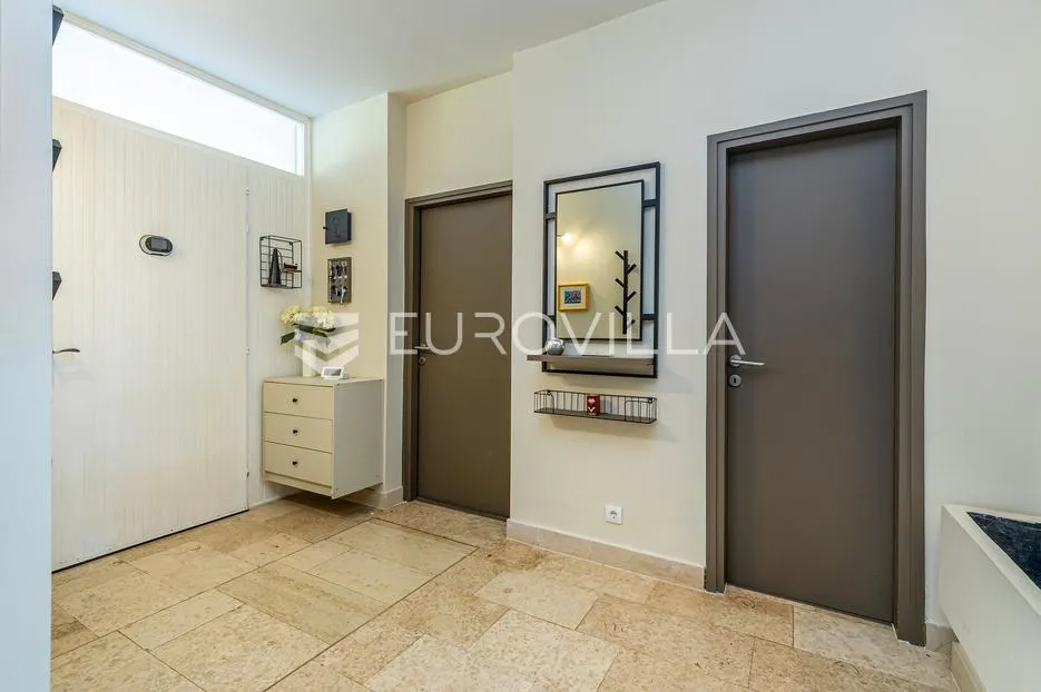 otok krk, njivice, prekrasna kuća 280 m² s pogledom na more i garažom - slika 25