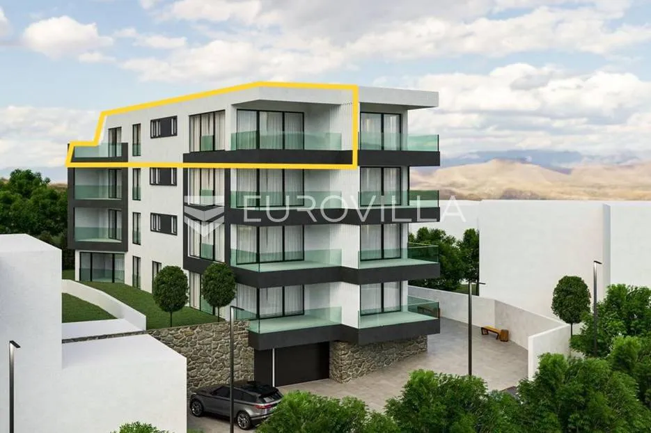 Opatija, peterosobni stan, treći kat, NKP 148 m2, garaža