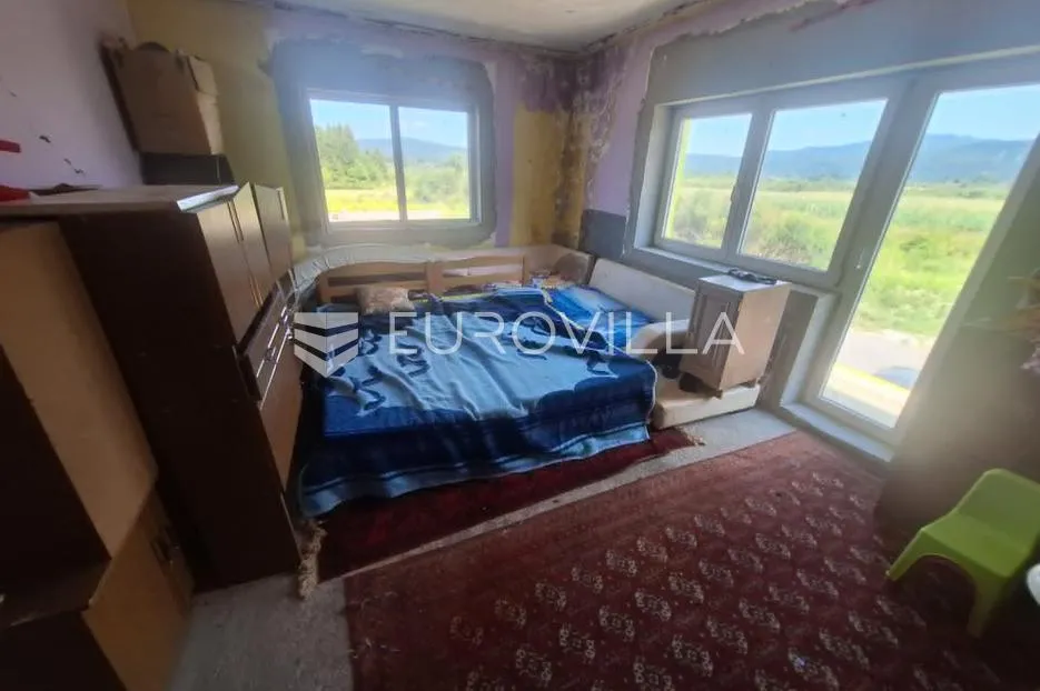 plaški, kuća 320 m², energetski obnovljena, mirna lokacija - slika 10