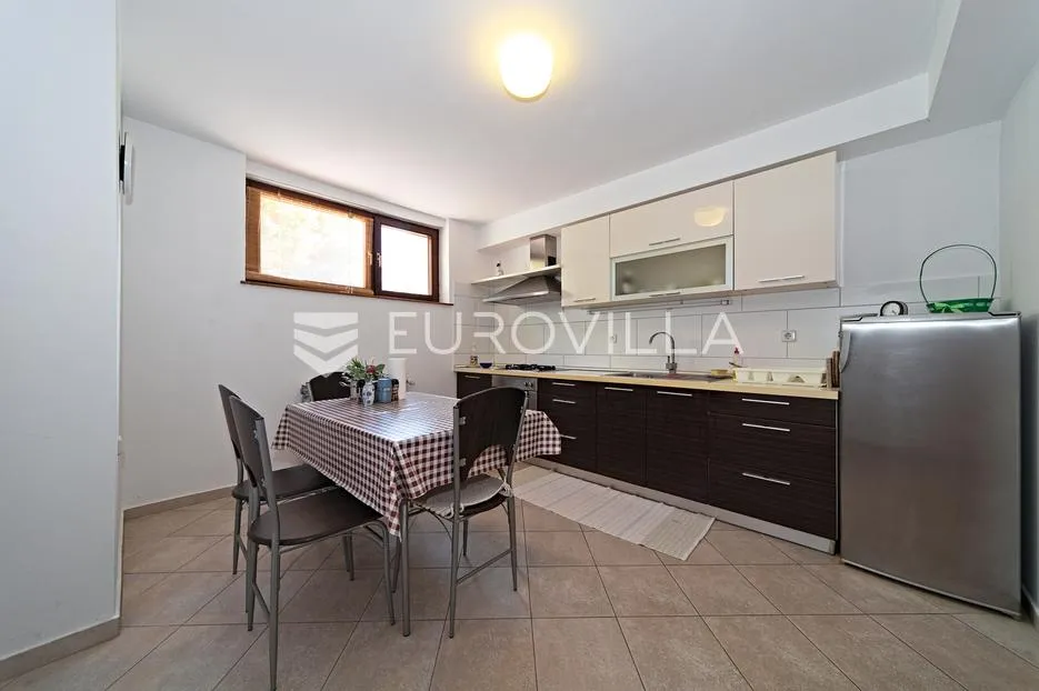 osijek, donji grad, prodaje se prostrana rustikalna vila površine 403 m² - slika 39