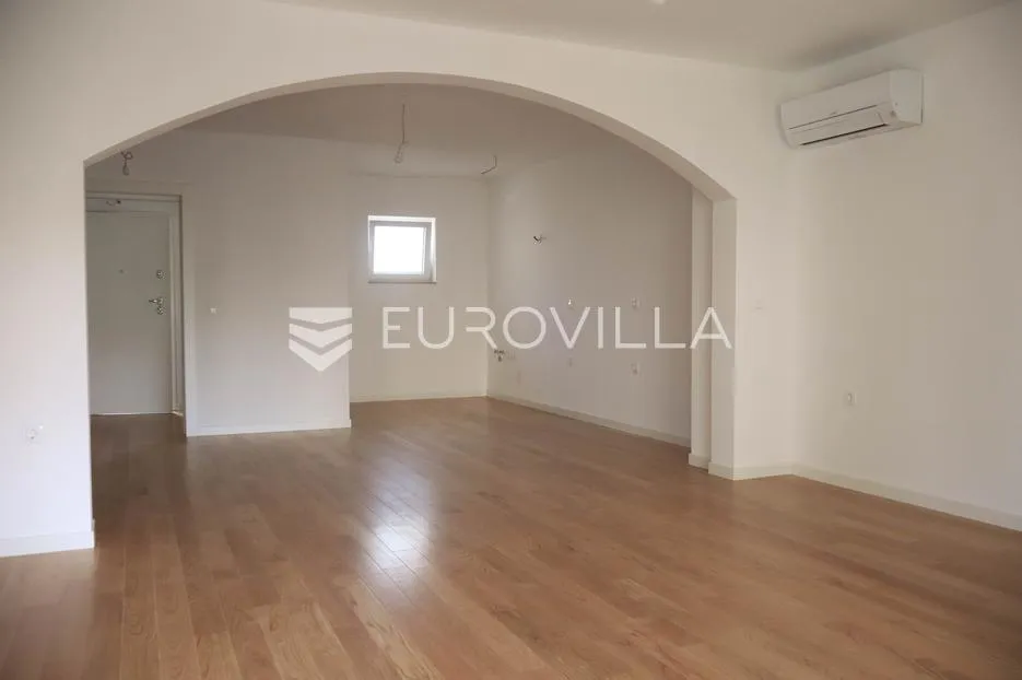 zadar, novi bokanjac – dvoetažni stan površine 140 m2 s predivnim vrtom od 95 m2 - slika 2