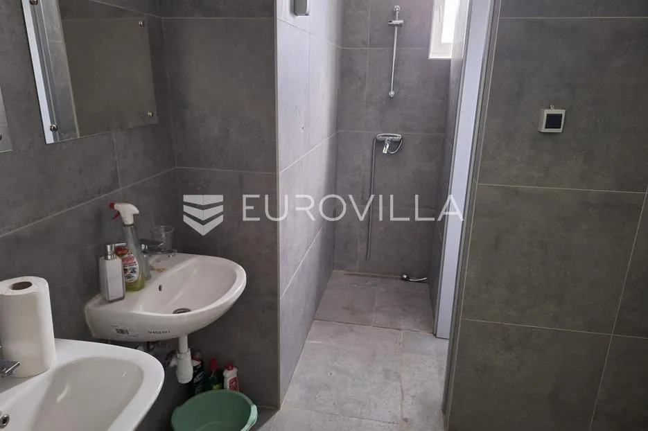 karlovac, ilovac, skladište 3300 m², odlična lokacija - slika 10