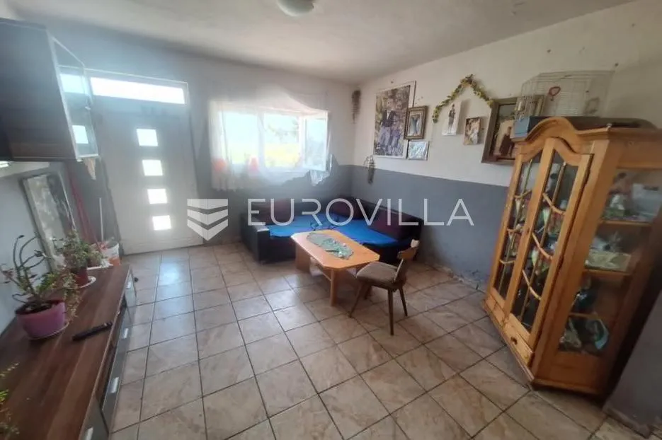 plaški, kuća 320 m², energetski obnovljena, mirna lokacija - slika 4