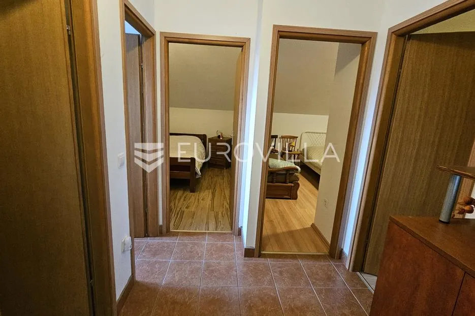 generalski stol, vikendica 133 m² s dvorištem od 300 m² - slika 12