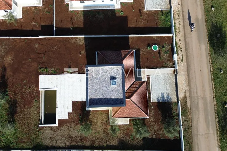 istra, poreč, samostojeća kuća s lijepom okućnicom - slika 7