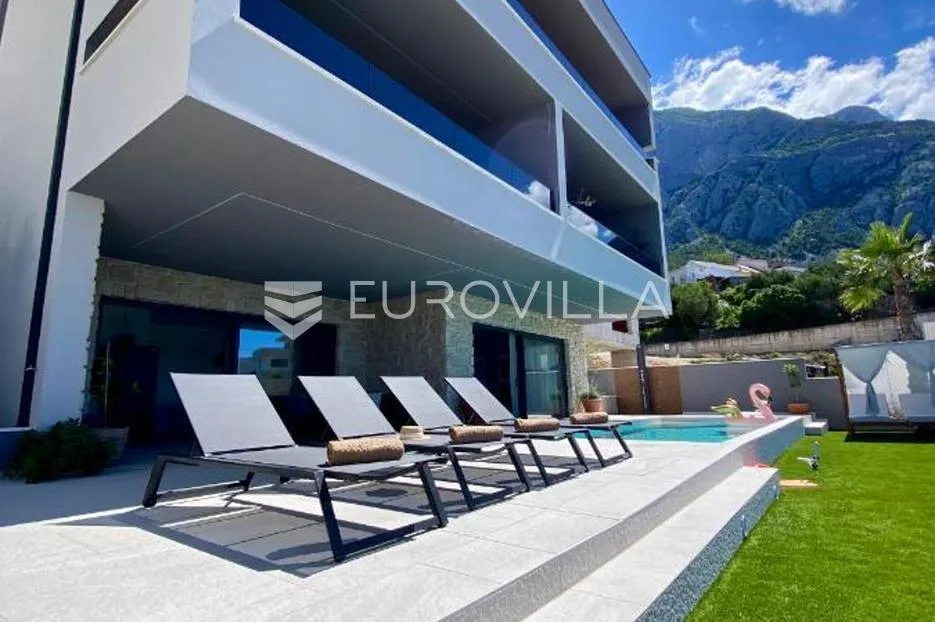 makarska, moderna vila s tri stambene jedinice - slika 2