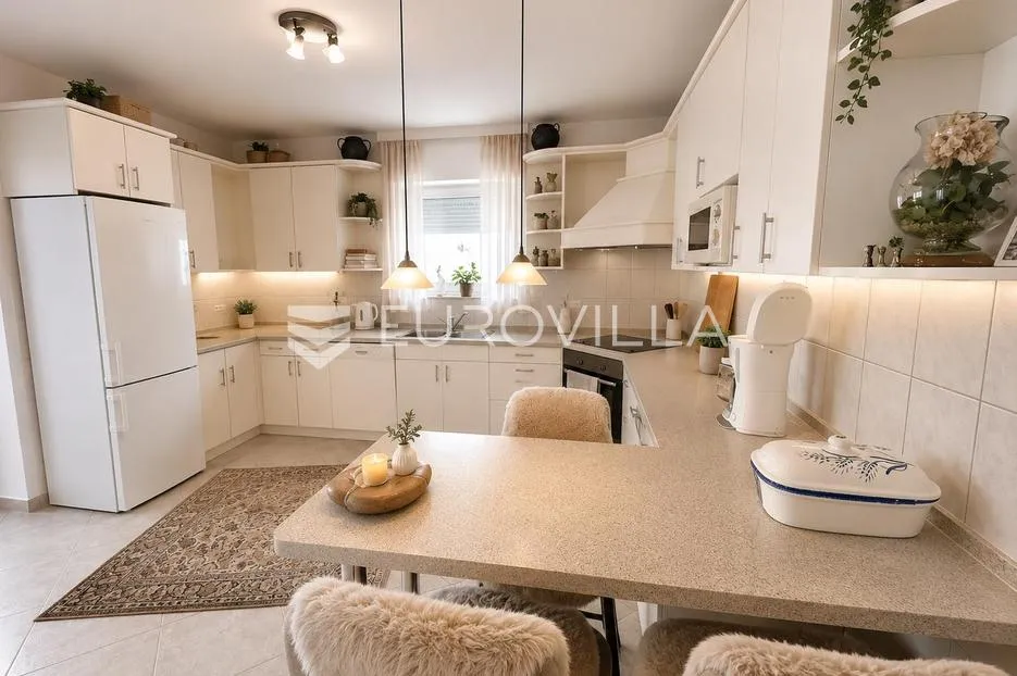 senj, četverosoban stan,155,85 m² s garžom i pogledom na more - slika 10