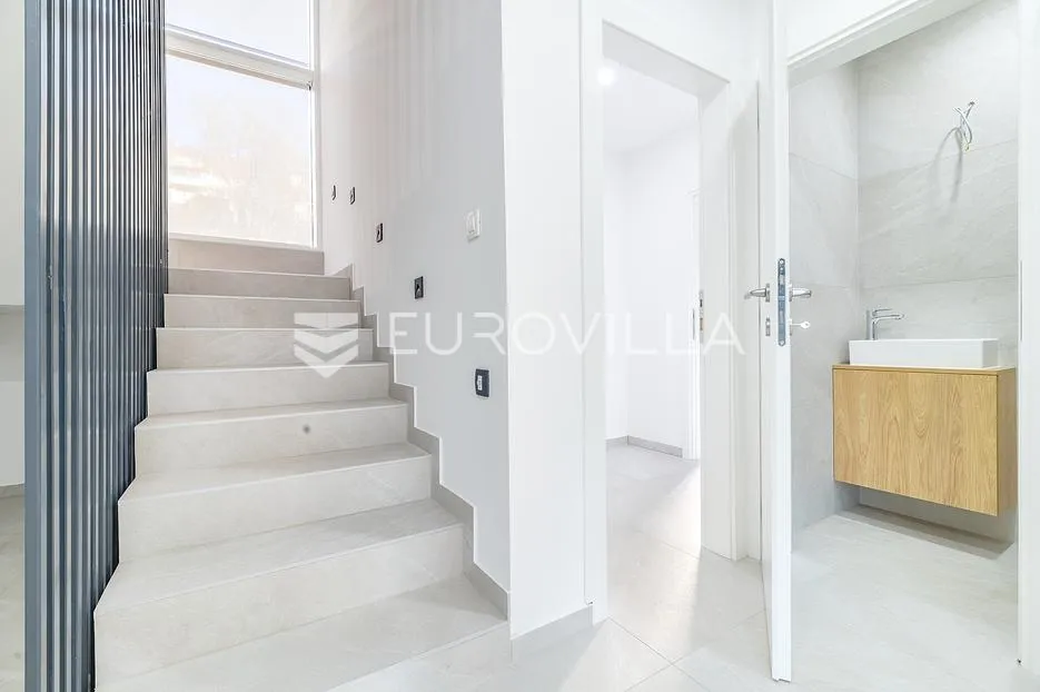 zagreb, mlinovi, luksuzan četverosoban stan 152 m² u duplex kući s garažom - slika 4