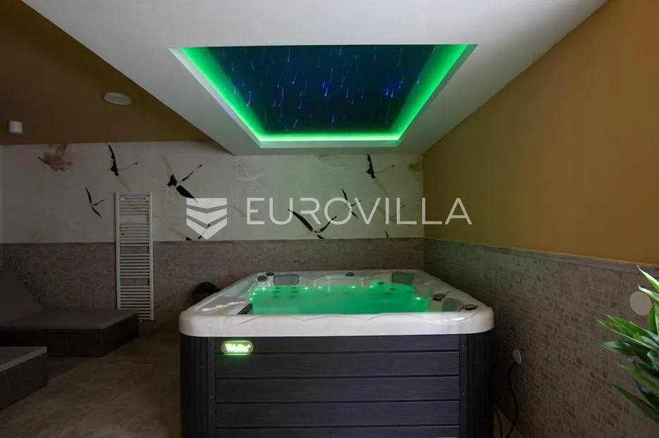 medulin, prekrasna villa od 350 m2, svega 6 m od mora s očaravajućim pogledom - slika 5