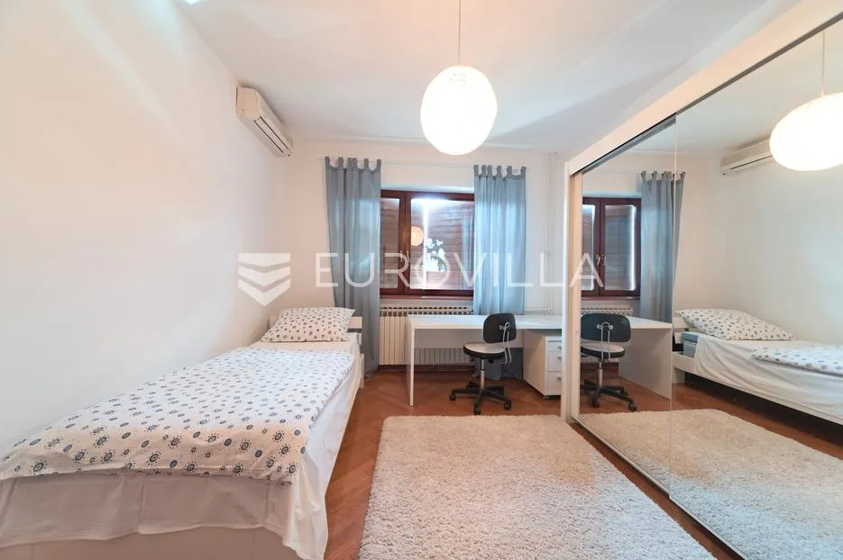 osijek, donji grad, prostrana kuća s dvorištem površine 403 m² - slika 33