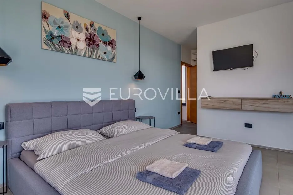 peroj, luksuzna dizajnerska vila s pogledom na more - slika 11