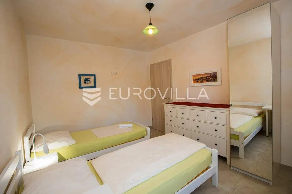 rab, barbat, dvosoban stan s pogledom na more, 200 m od mora 105 m² - slika 9