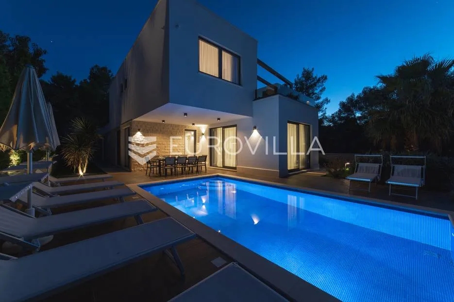 trogir, prekrasna luksuzna vila nadomak mora - slika 34