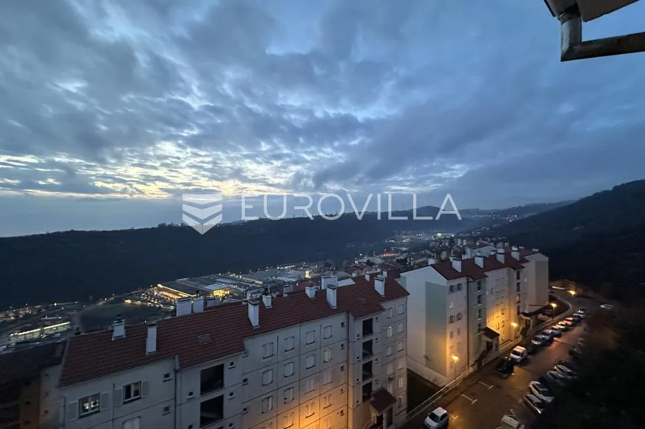 rijeka, škurinje, uređen trosoban stan, lođa s panoramskim pogledom - slika 10