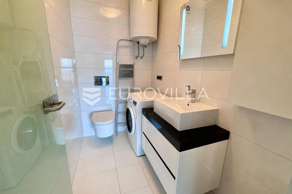 crikvenica, ekskluzivan trosoban stan 102,61 m², samo 50 m do mora, pogled na more - slika 21