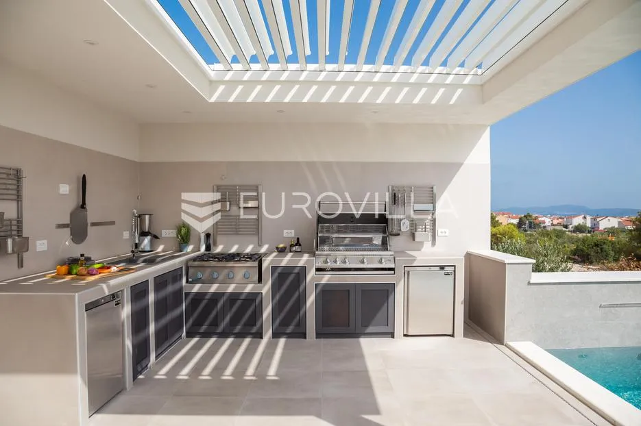 vodice, moderna vila s bazenom i pogledom na more, 332,92 m² - slika 50