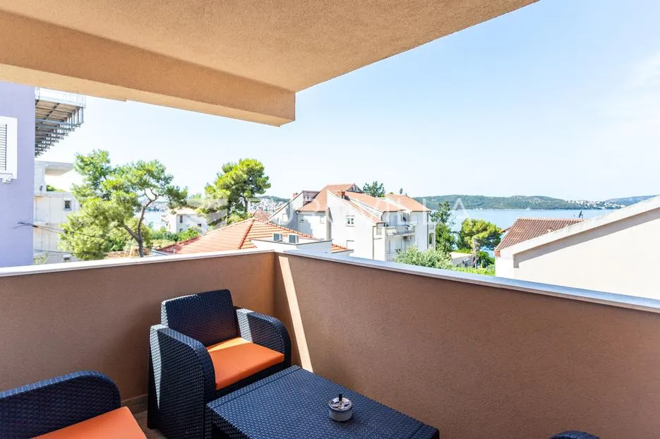 čiovo, okrug gornji, uređena kuća s bazenom tri stana, blizina plaže - slika 27