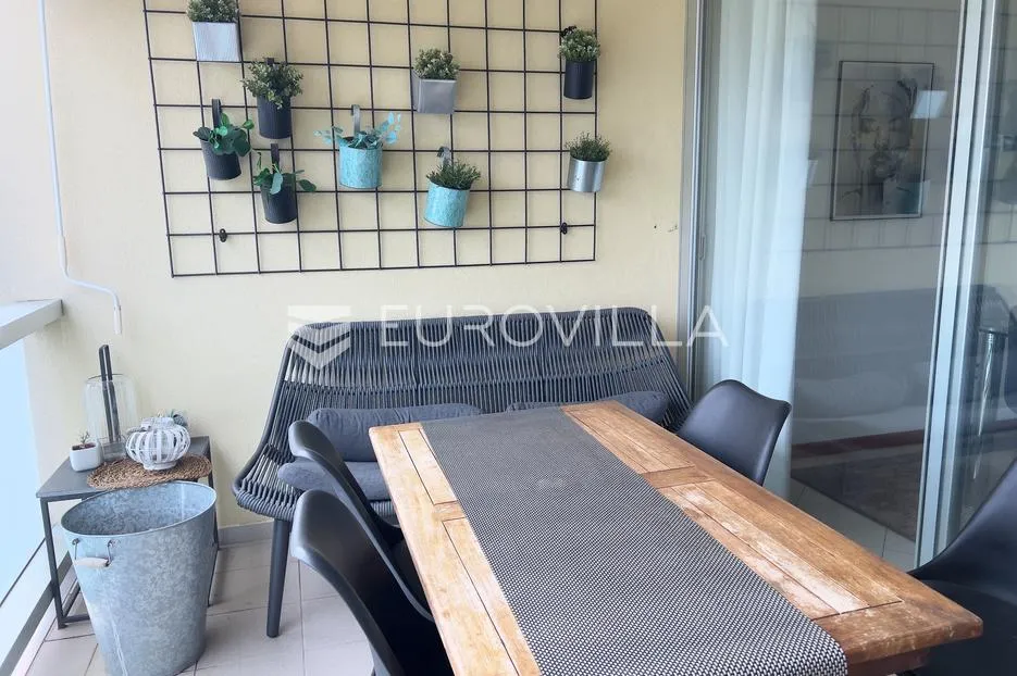 istra, novigrad, moderan trosoban stan u centru grada - slika 11