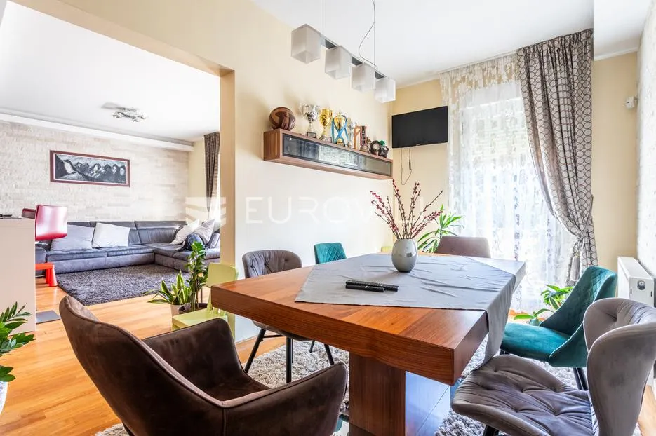 split, pazdigrad, prostran dvosoban stan 142 m² s garažom i uređenim dvorištem - slika 6