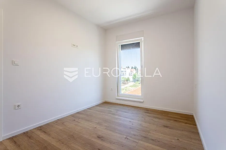 srima, dvoetažni penthouse s prostranom terasom i pogledom na more - slika 13