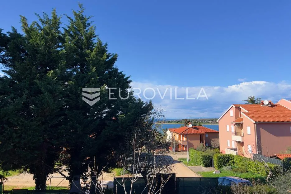 Istra, Novigrad okolica, šarmantna kuća u nizu s pogledom na more i vrtom