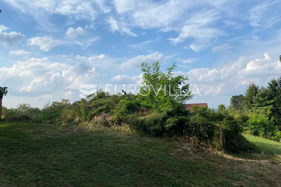 Gornji Kneginec, Mali Vrh, građevinsko zemljište površine 1237 m²