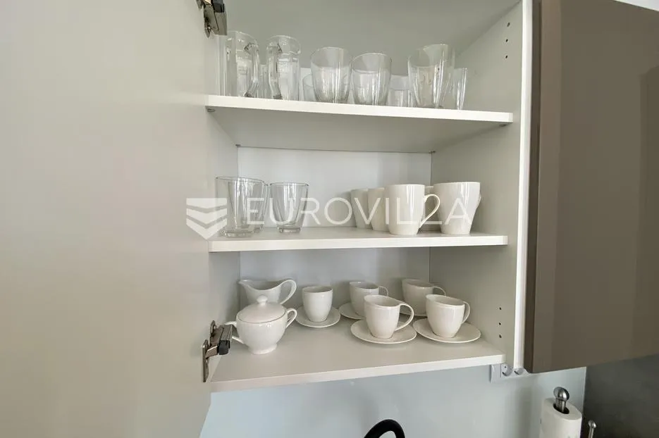 istra, pula, luksuzan, moderno opremljen trosoban stan 85 m² - slika 45