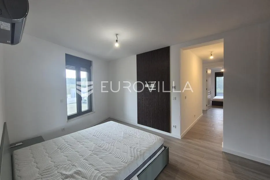 istra, poreč, dvosoban stan na 300m od mora - slika 11